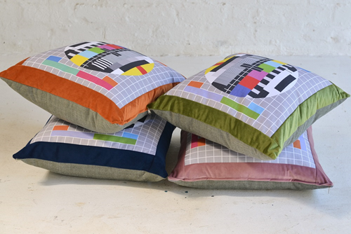 032 Tv Test cushions