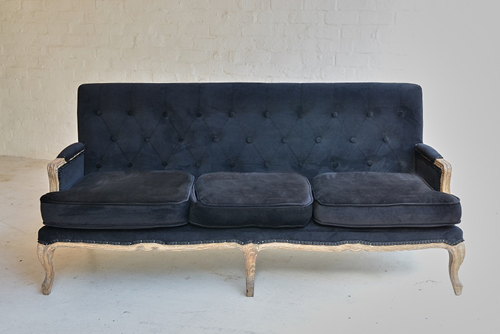 043 Couch - Black velvet buttoned 