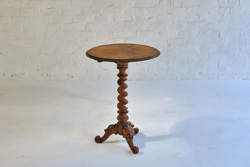 037 F Side tables curly leg- wooden round